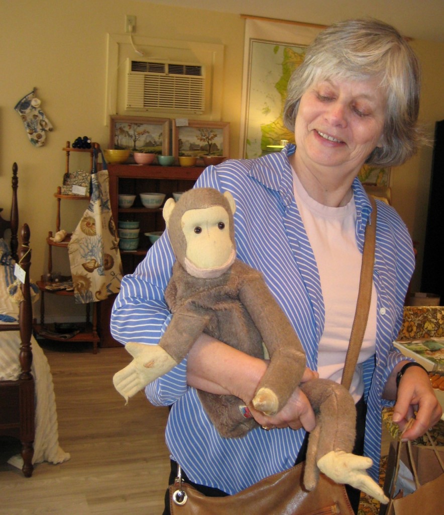 Amputated monkey goes home with Karen.